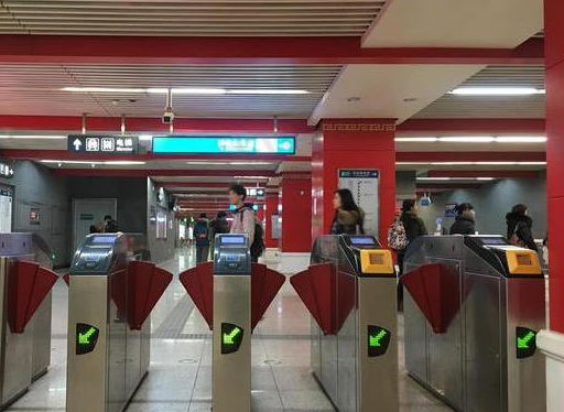 北京地铁开始大规模部署扫码支付闸机